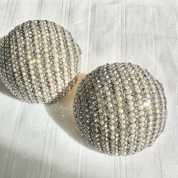 Faux pearl super sparkly statement earrings - Picture 3 of 3